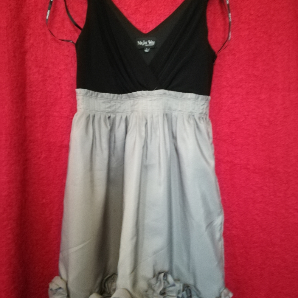 Dress - Picture 5 of 5